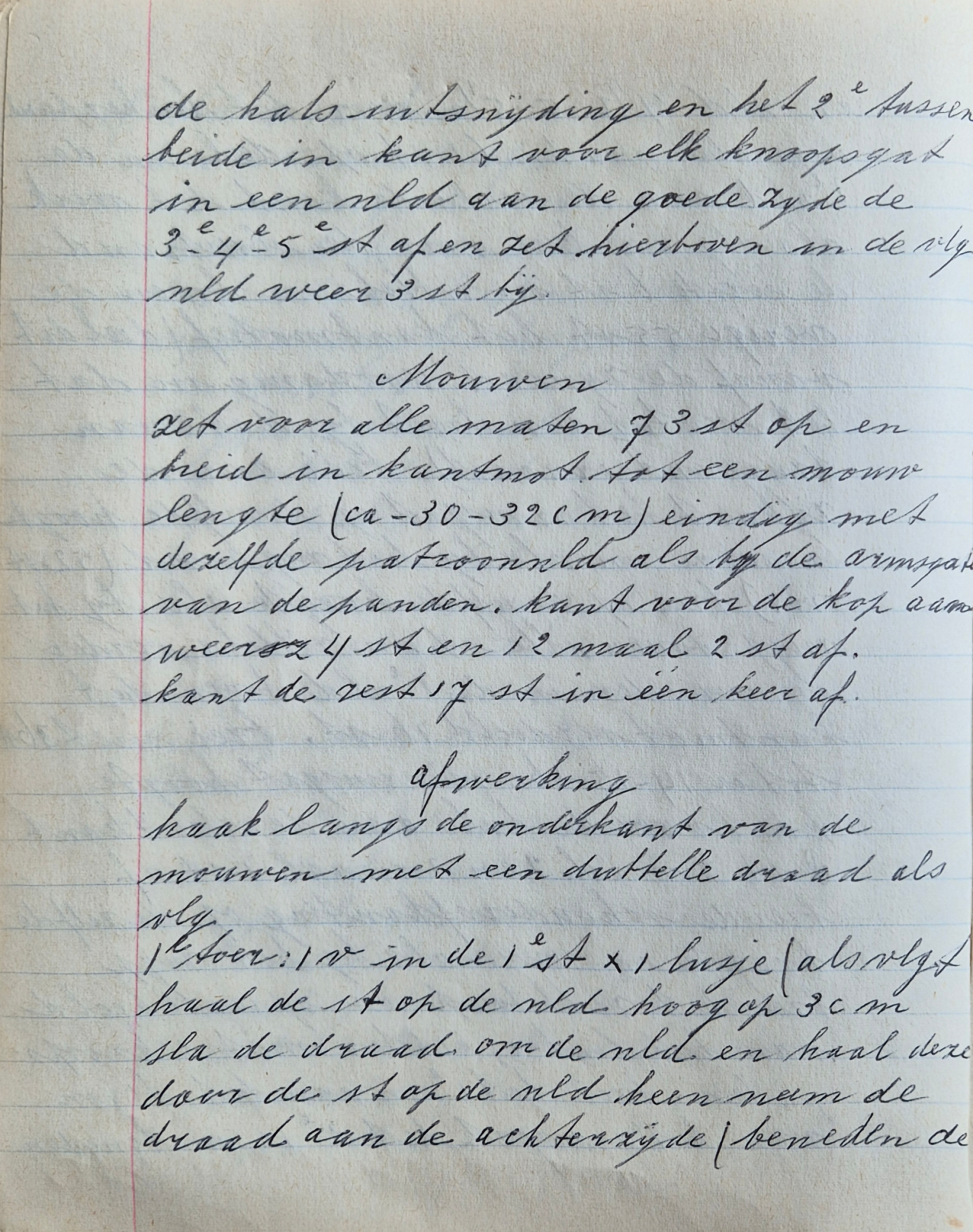 Vintage gebreid bedjasje in pauweveermotief met gehaakte lusjesrand